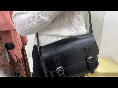 ❤️ Publika masturbado de juna hundino FeralBerry kun dildo en la vestoĉambro Fika video ĉe porno eo.tubesexer-com.ru