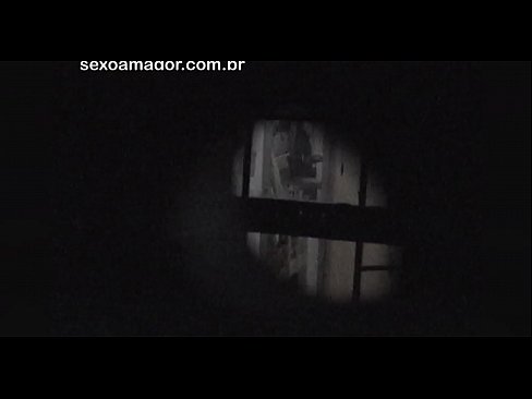 ❤️ Blondie estas sekrete filmita fare de najbara voyeur kaŝita malantaŭ kavaj brikoj Fika video ĉe porno eo.tubesexer-com.ru